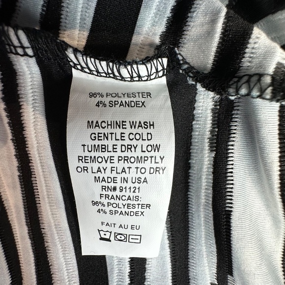 SNOSkins fitted 1/4 zip sweatshirt. Black/teal/white stripes. SZ XL. Like new! - Picture 9 of 9